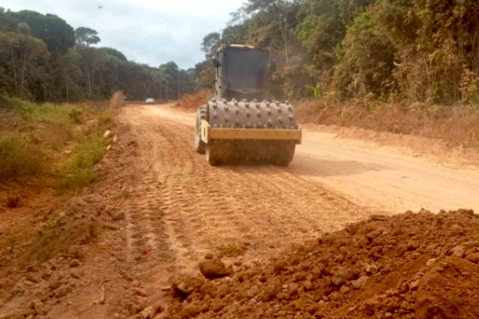 Prefeitura de Porto Velho intensifica recuperação de 26 km da linha Transpurus, na BR-319