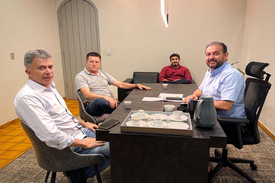 Deputado Laerte Gomes recebe ex-senador Expedito Junior e prefeito Célio Lang