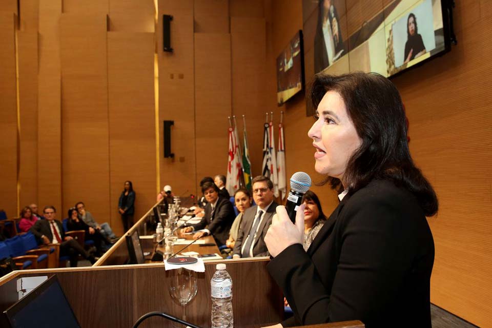 Simone Tebet quer o fim da reeleição e do orçamento secreto