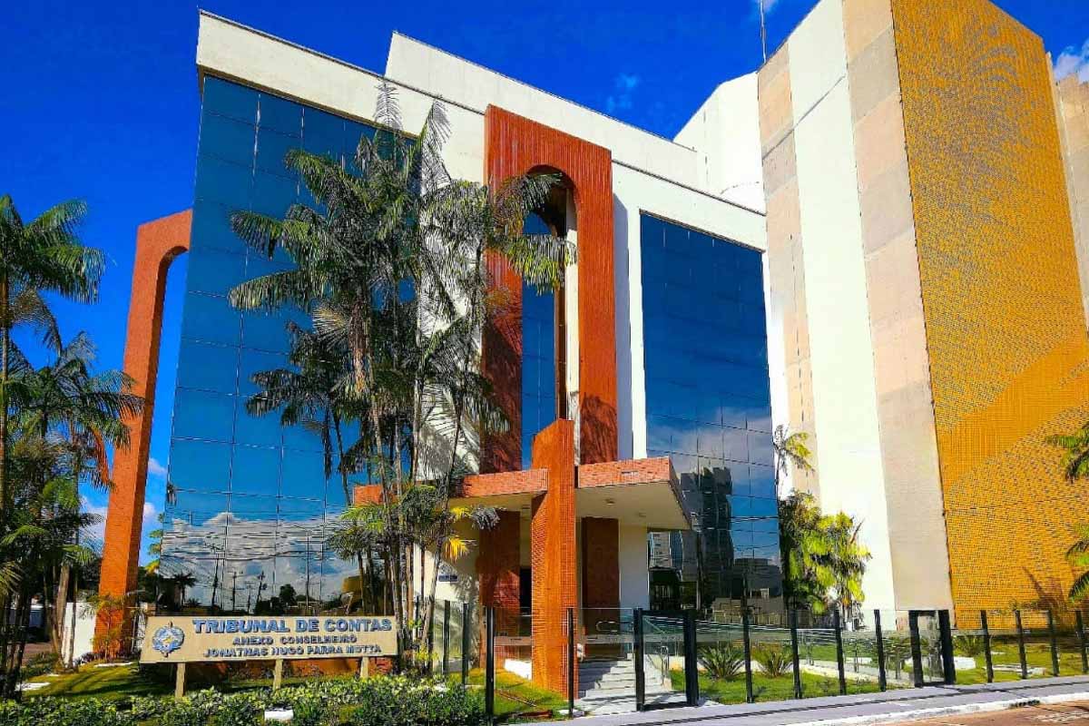 TCE julga irregular tomada de contas sobre contrato de iluminação pública em Costa Marques e imputa débitos em mais de R$ 230 mil