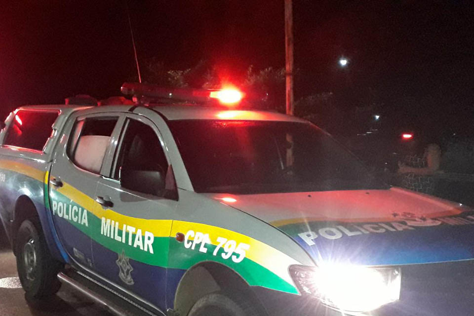 Bandidos armados invadem casa, fazem roubo e deixam as vítimas trancada