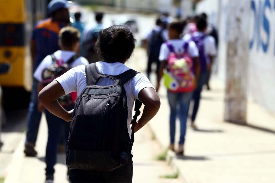 Escolas com vulnerabilidade social receberam mais de R$ 300 milhões