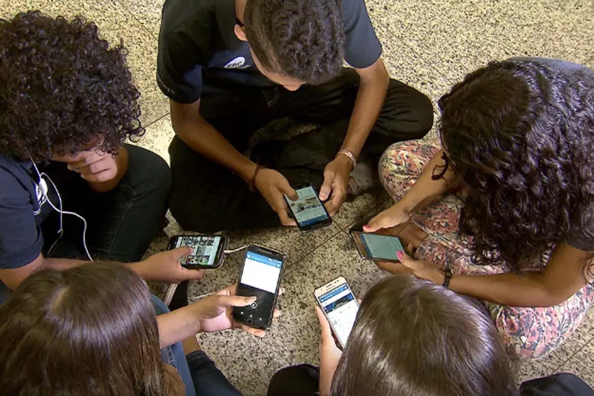 Pesquisa mostra que 82% são contra crianças de até 3 anos com celular