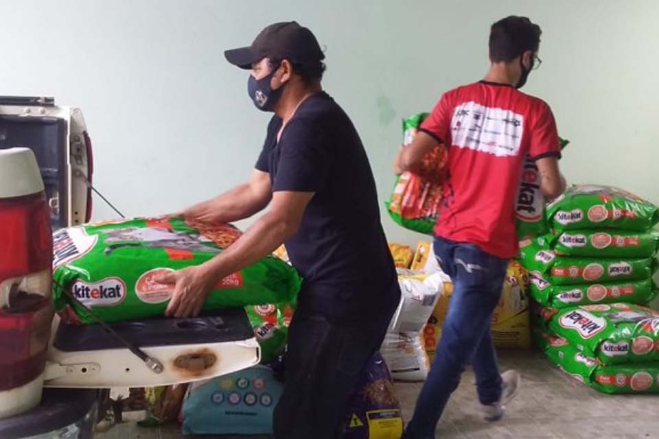 Secretaria Municipal de Meio Ambiente em Porto Velho entrega ração à instituição de proteção e defesa animal