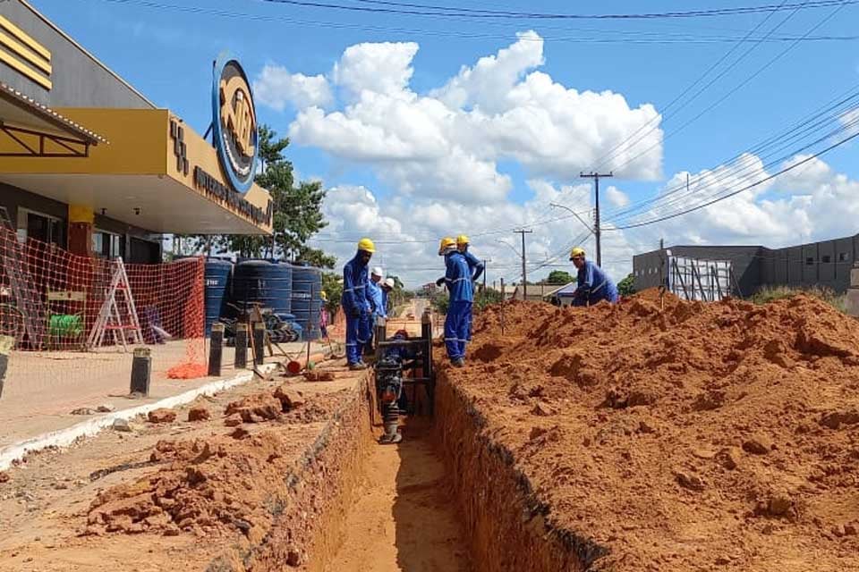 Rede de tubulação avança em vários bairros com obras de esgotamento sanitário