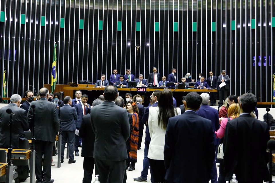 Câmara dos Deputados aprova a igualdade salarial entre homens e mulheres