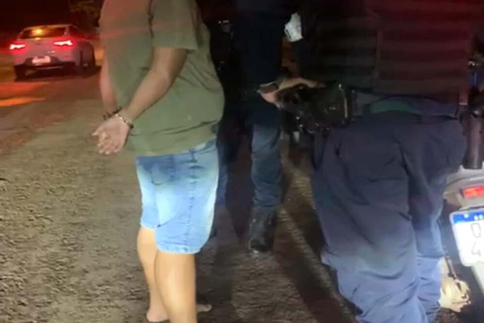 PM prende acusado de tráfico de drogas em Rolim de Moura