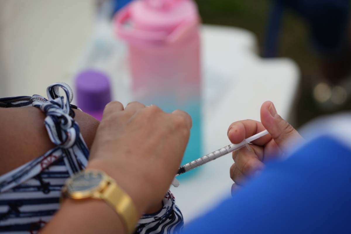 Vacinação contra a gripe é reforçada e população é chamada para garantir imunização ;Vacina está disponível em todas as unidades