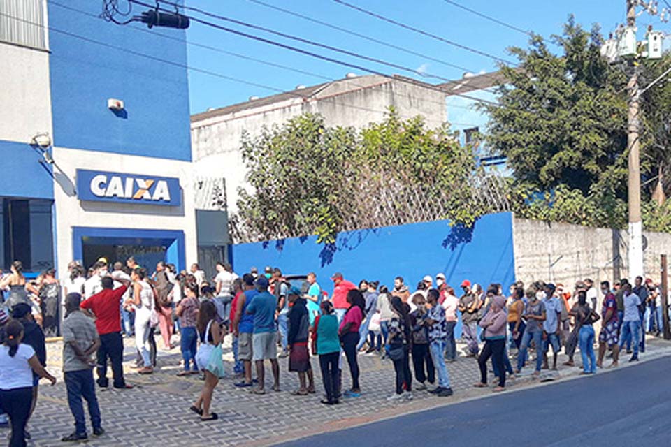 Auxílio emergencial: falta de informações da direção da Caixa expõe empregados e clientes ao coronavírus