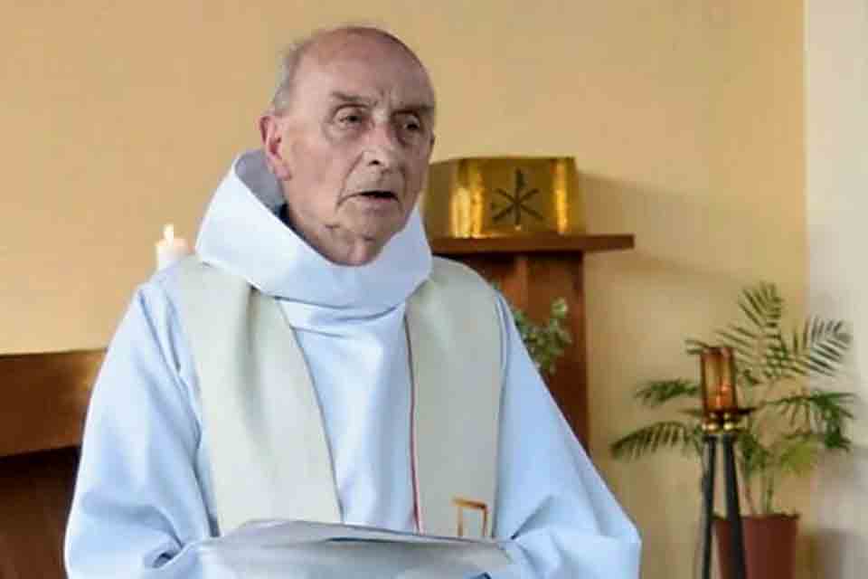 Julgamento sobre ataque contra padre decapitado na França busca compreender selvageria de jihadistas