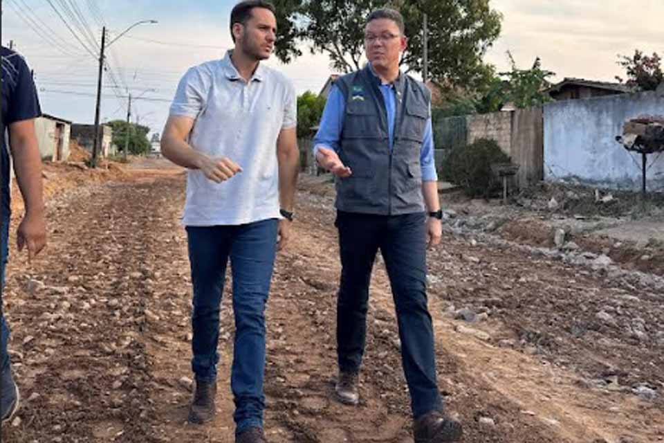 Prefeito Affonso Cândido acompanha governador Marcos Rocha em inspeção de obras do Asfalta Jipa X Tchau Poeira