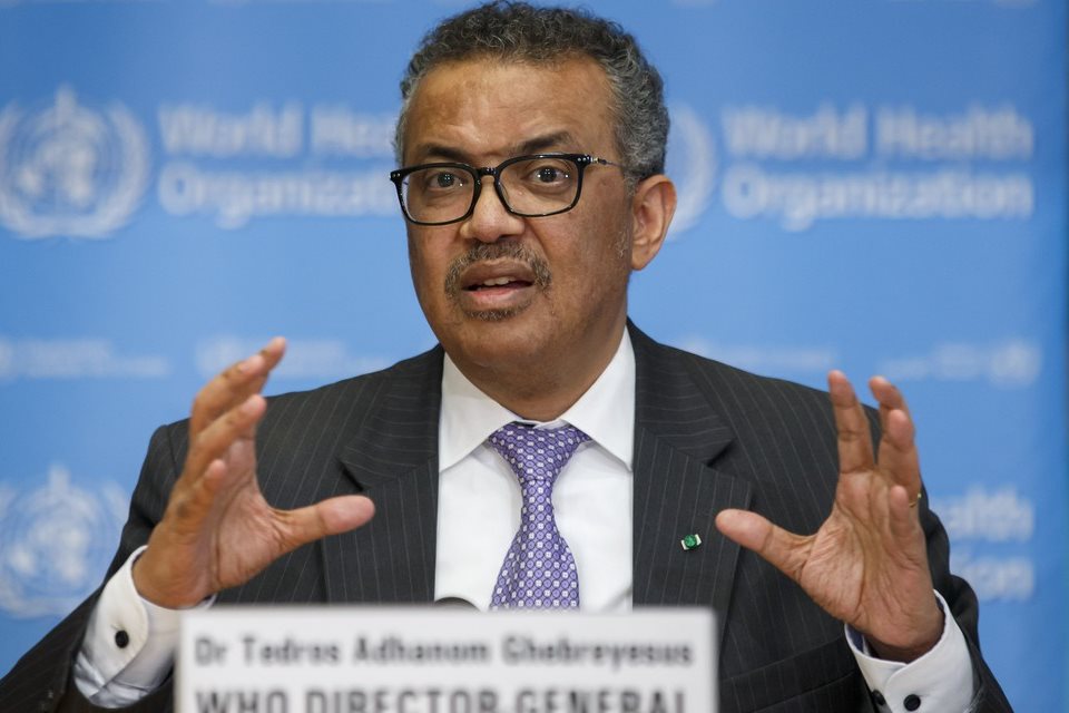 Diretor-geral da OMS denuncia que tem sido alvo de ataques racistas 
