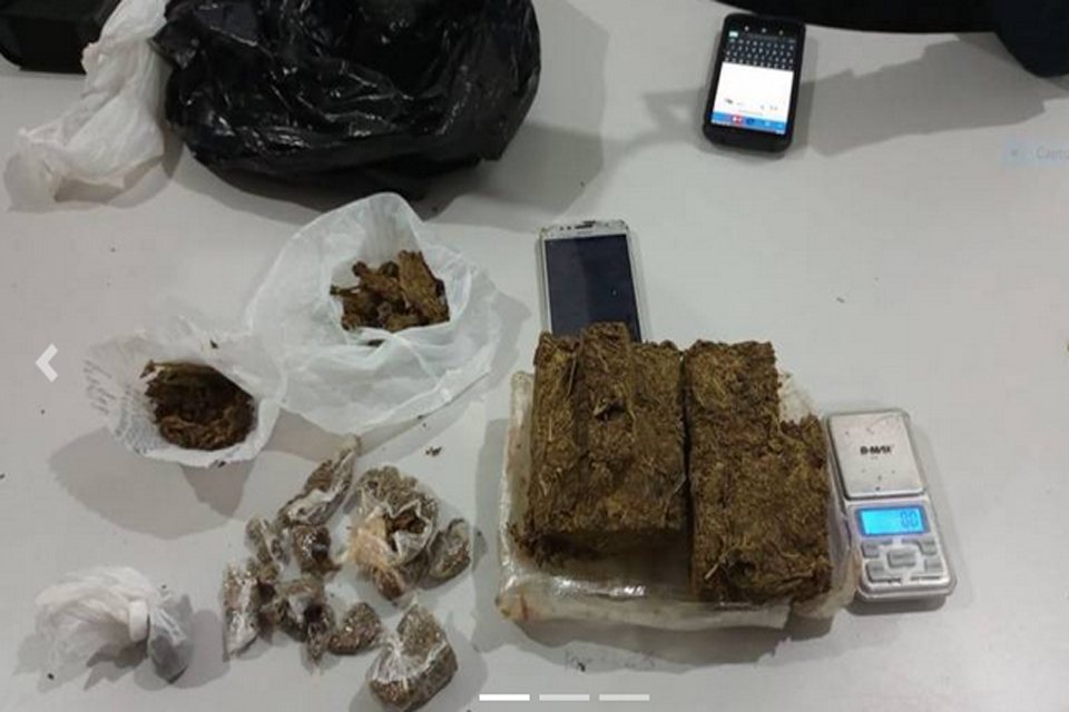  Policiais descobrem boca-de-fumo comandada por mulher