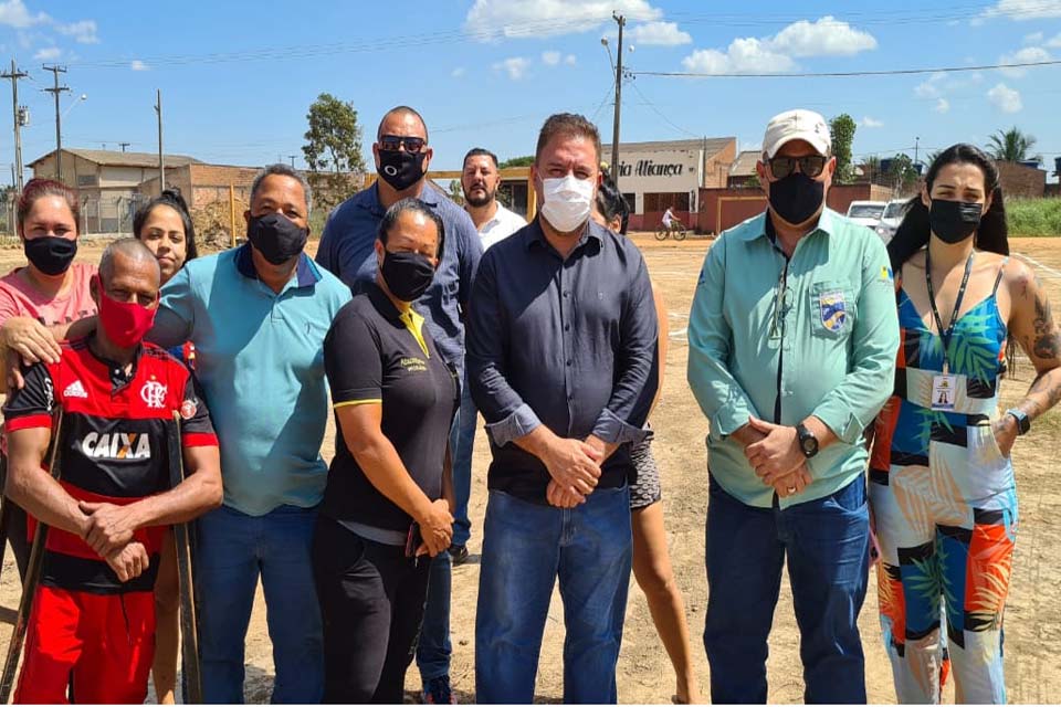 Secretária Municipal de Meio Ambiente vai para arborizar o Candelária IV e Flamboyant a pedido do vereador Fogaça