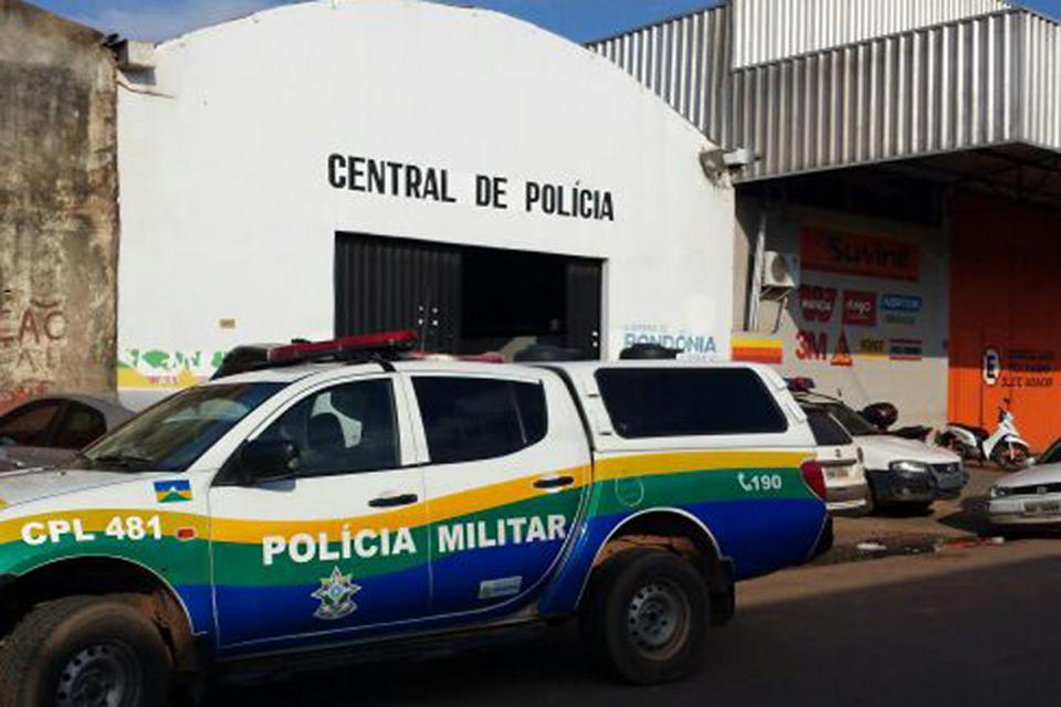 Homem é preso após espancar a esposa grávida de cinco meses