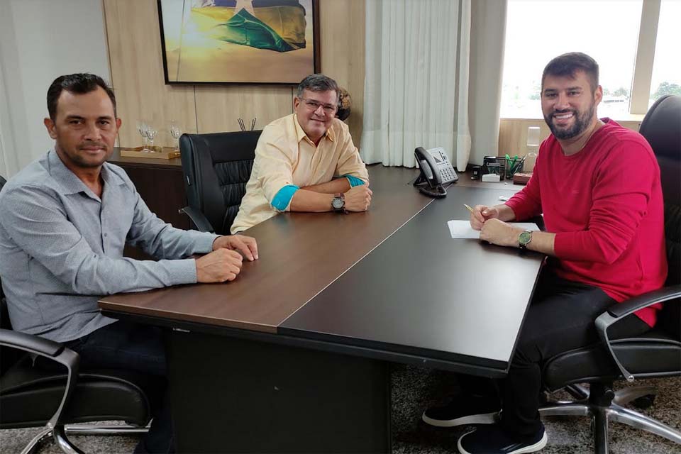 Deputado Nim Barroso reafirma compromisso com o município de Castanheiras