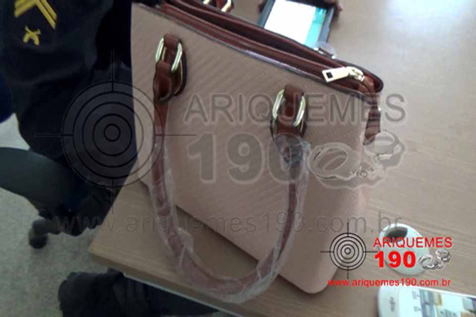 PM prende mulher flagrada furtando bolsa em loja no centro de Ariquemes