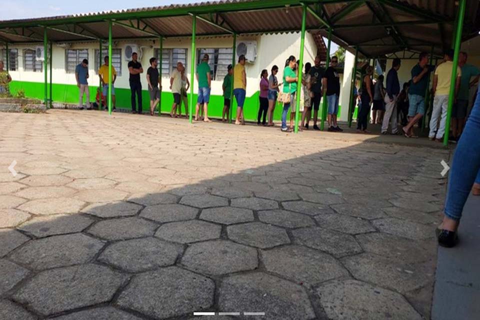 Votação em Vilhena está mais demorada este ano; em escola no centro, espera na fila passava de uma hora
