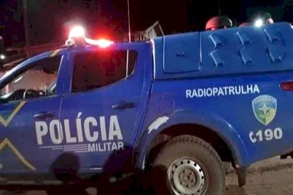 PM apreende arma de fogo e munições durante comando de abordagem