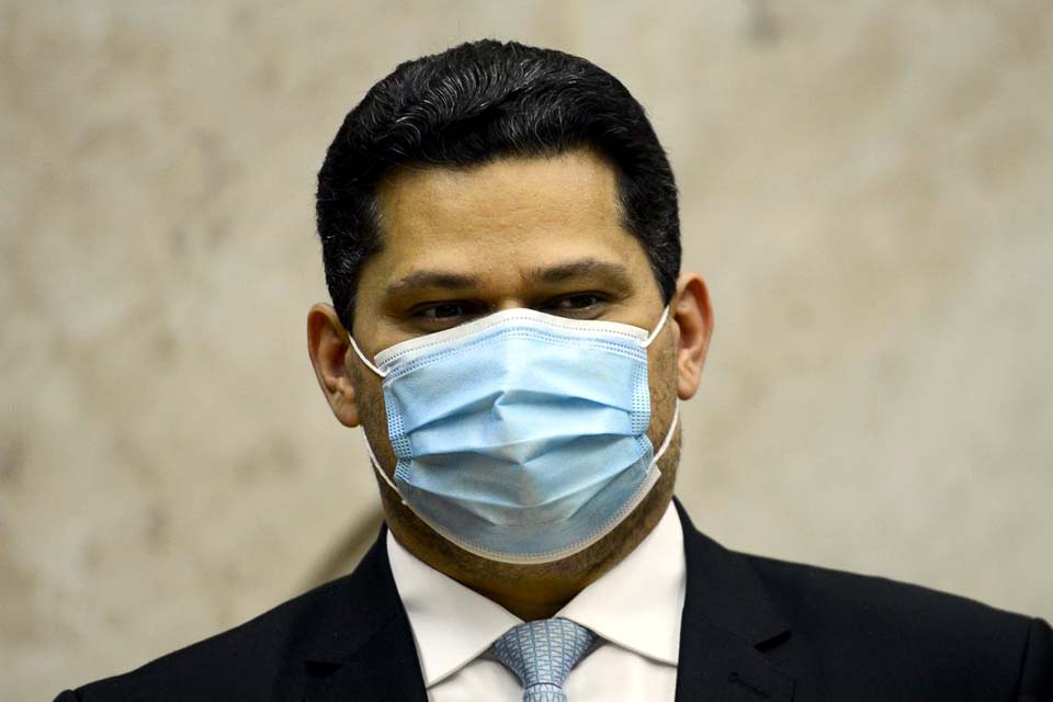 Alcolumbre quer federalizar investigação sobre apagão no Amapá