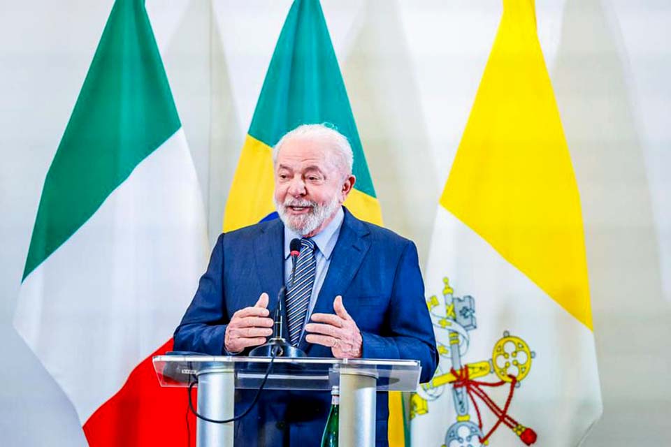 Na Itália, Lula diz que manutenção da atual taxa de juros é irracional