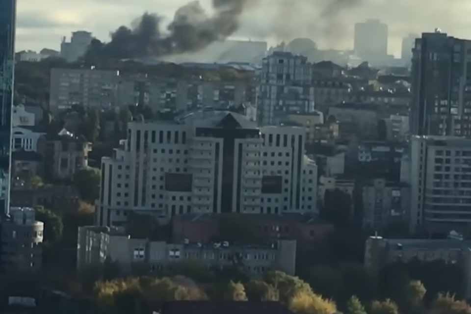 Ataques russos atingem cidades ucranianas na madrugada de 1º de maio