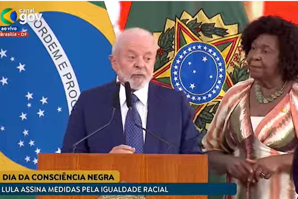 Lula assina pacote com 13 ações pela igualdade racial no Dia da Consciência Negra