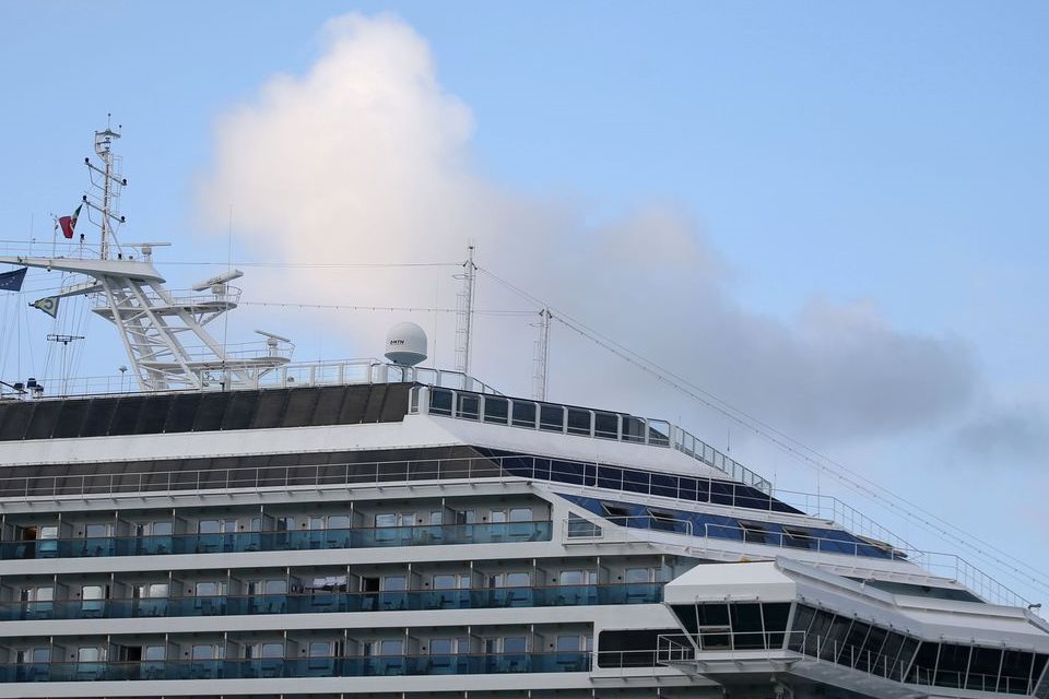 Cerca de 230 tripulantes deixam hoje navio Costa Fascinosa em Santos