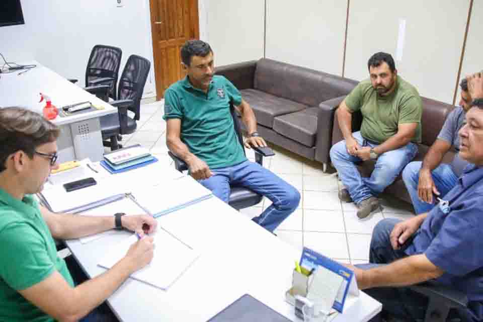 Prefeito recebe diretoria da Associação dos Produtores Rurais da 632