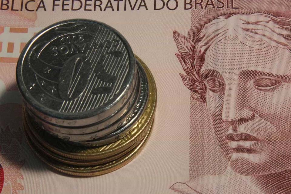 Ministério estuda medidas para aumentar rentabilidade do FGTS