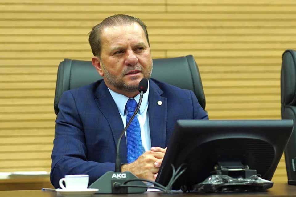 Deputado Estadual Cirone Deiró anuncia mais asfalto para o município de Cacoal