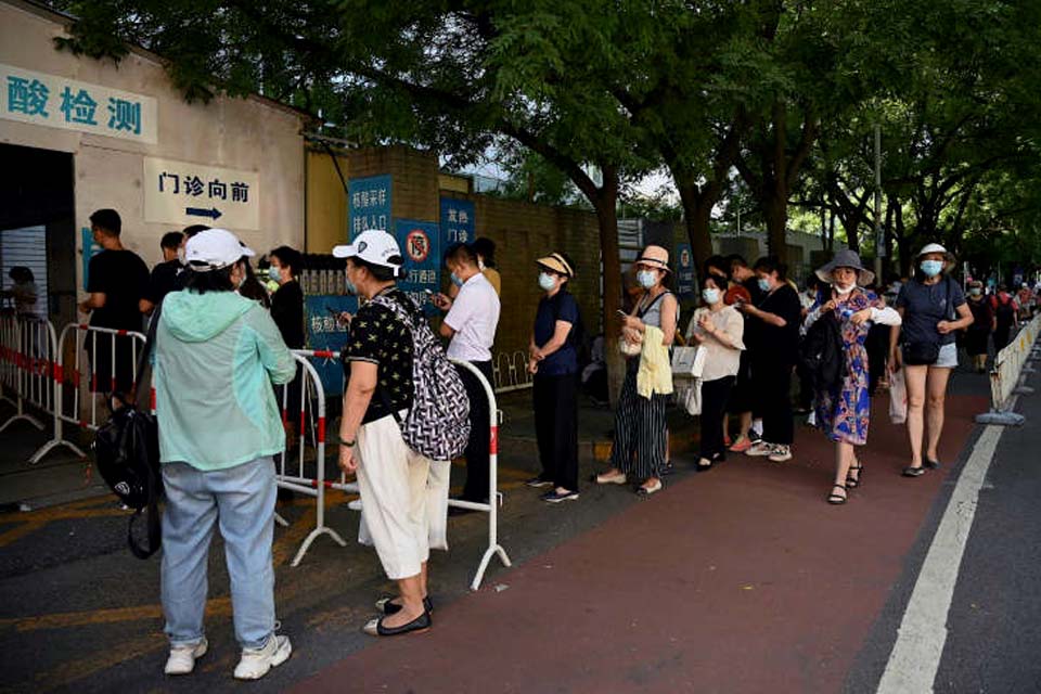 Covid-19 volta à cidade chinesa de Wuhan 14 meses depois