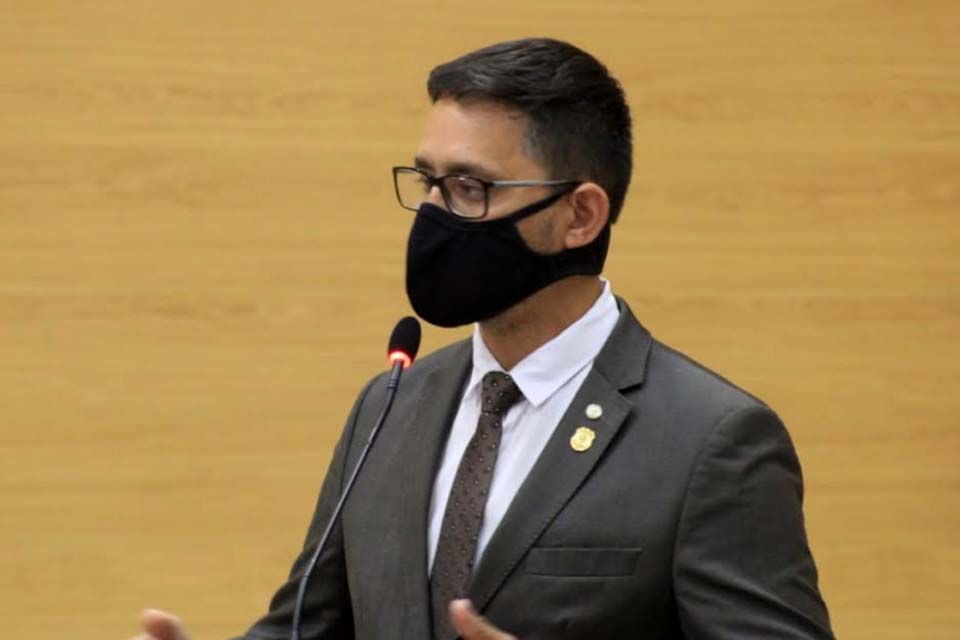 Durante discurso na primeira sessão do ano, deputado Anderson pede atenção ao governo para Polícia Penal que amarga mais de oito anos de defasagem salarial