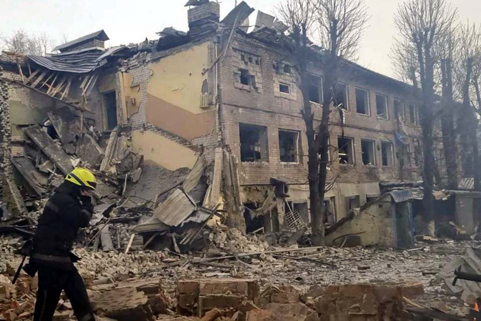 Bebê de cinco meses morre após ataque russo em Donetsk