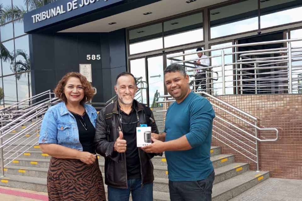 SINJUR realiza live informativa para prestação de contas e sorteia brindes para servidores filiados