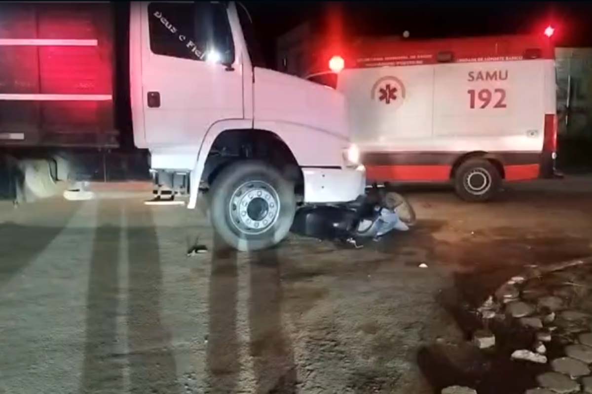 Motociclista sofre fratura na perna após colisão com caminhão na RO-133