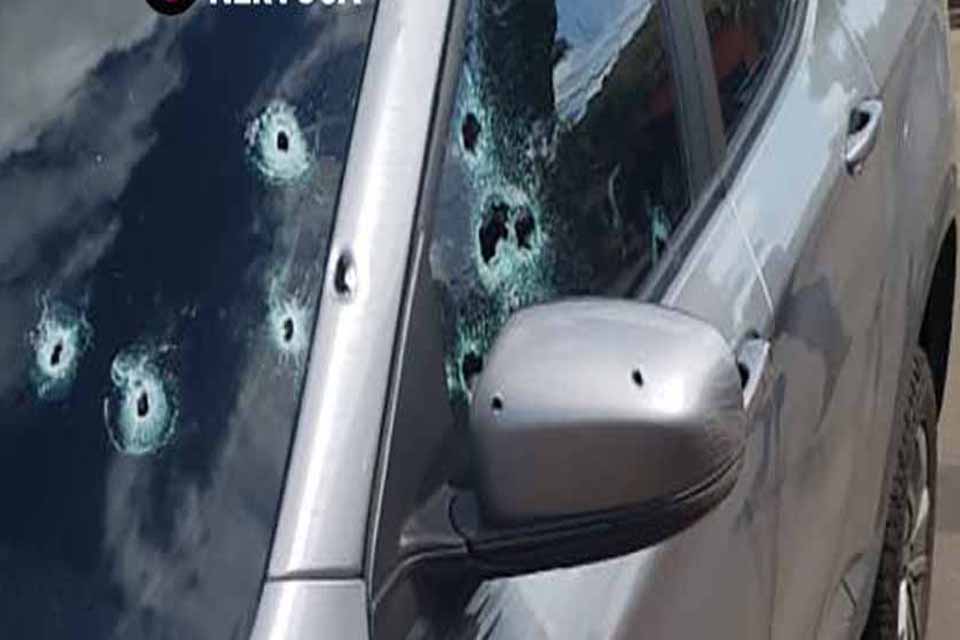 Bandidos tentam matar mulher a tiros em frente de escola na zona leste