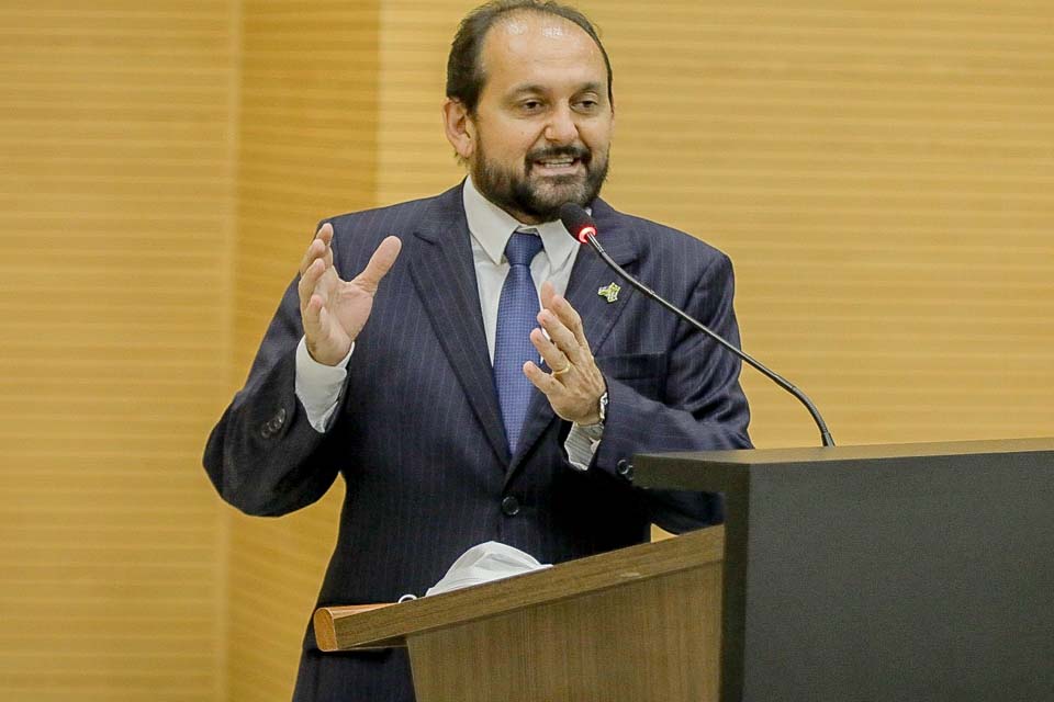 Deputado Laerte Gomes volta a criticar cartel de laticínios em Rondônia e defender produtores de leite