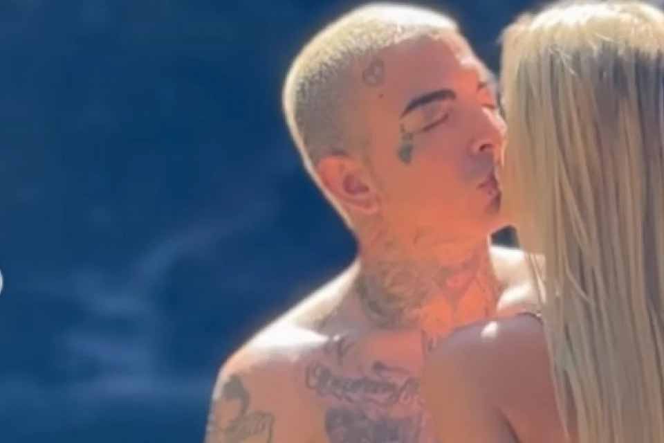 MC Guimê surge em clima de romance com namorada em cachoeira