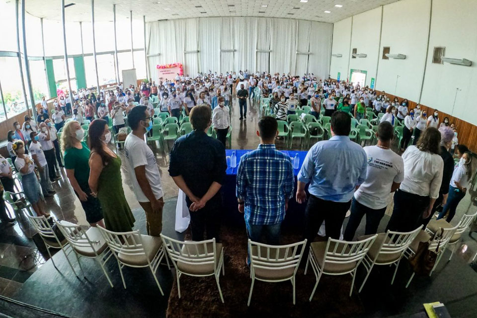 Conferência intermunicipal de educação sediada no município reúne cerca de 300 pessoas