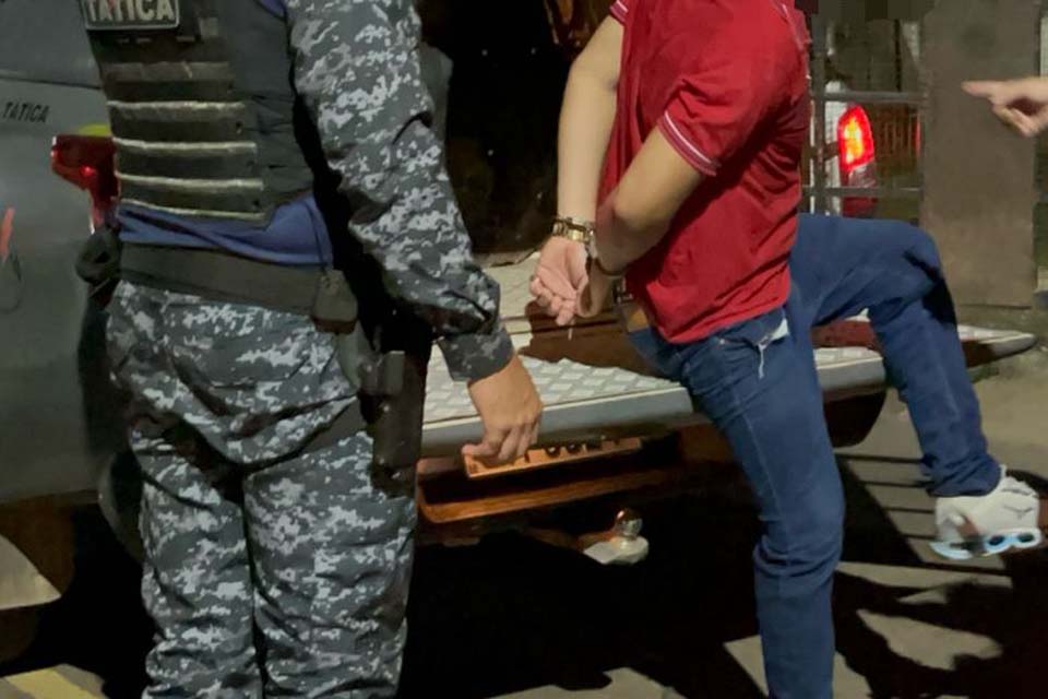 Homem é preso com arma após fazer disparos em clube na zona leste