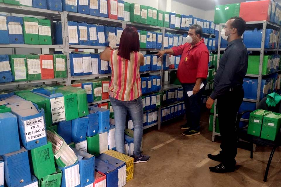 Detran Rondônia reorganiza processos físicos e investe em digitalização de documentos