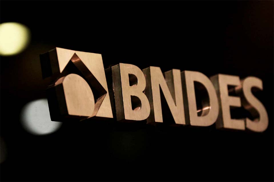 Congresso quer barrar novos empréstimos do BNDES ao exterior