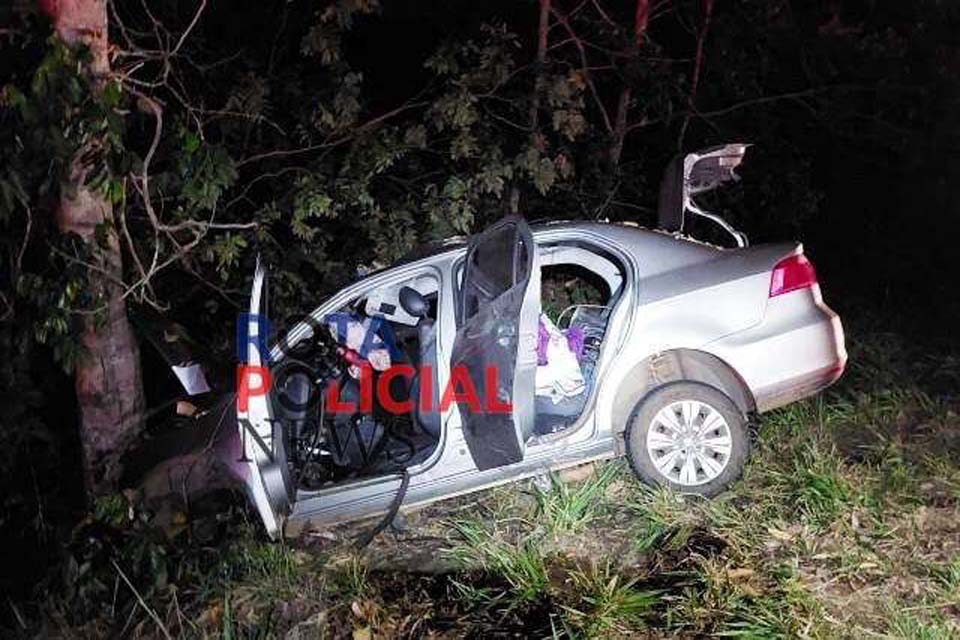 Quatro pessoas sofrem ferimentos após carro atingir cavalo na BR-174