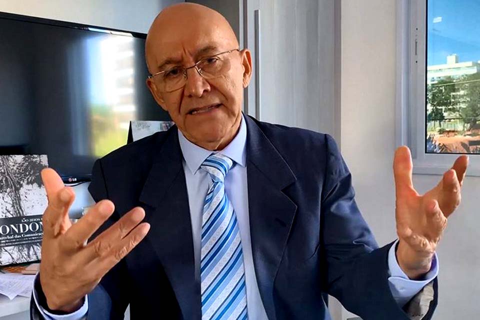 Senador Confúcio sugere unificação do ano letivo de 2020 com 2021