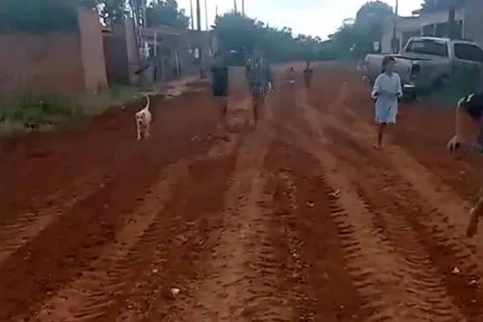 Moradores da avenida Mário Peixe comemoram ação da prefeitura no bairro Santa Luzia