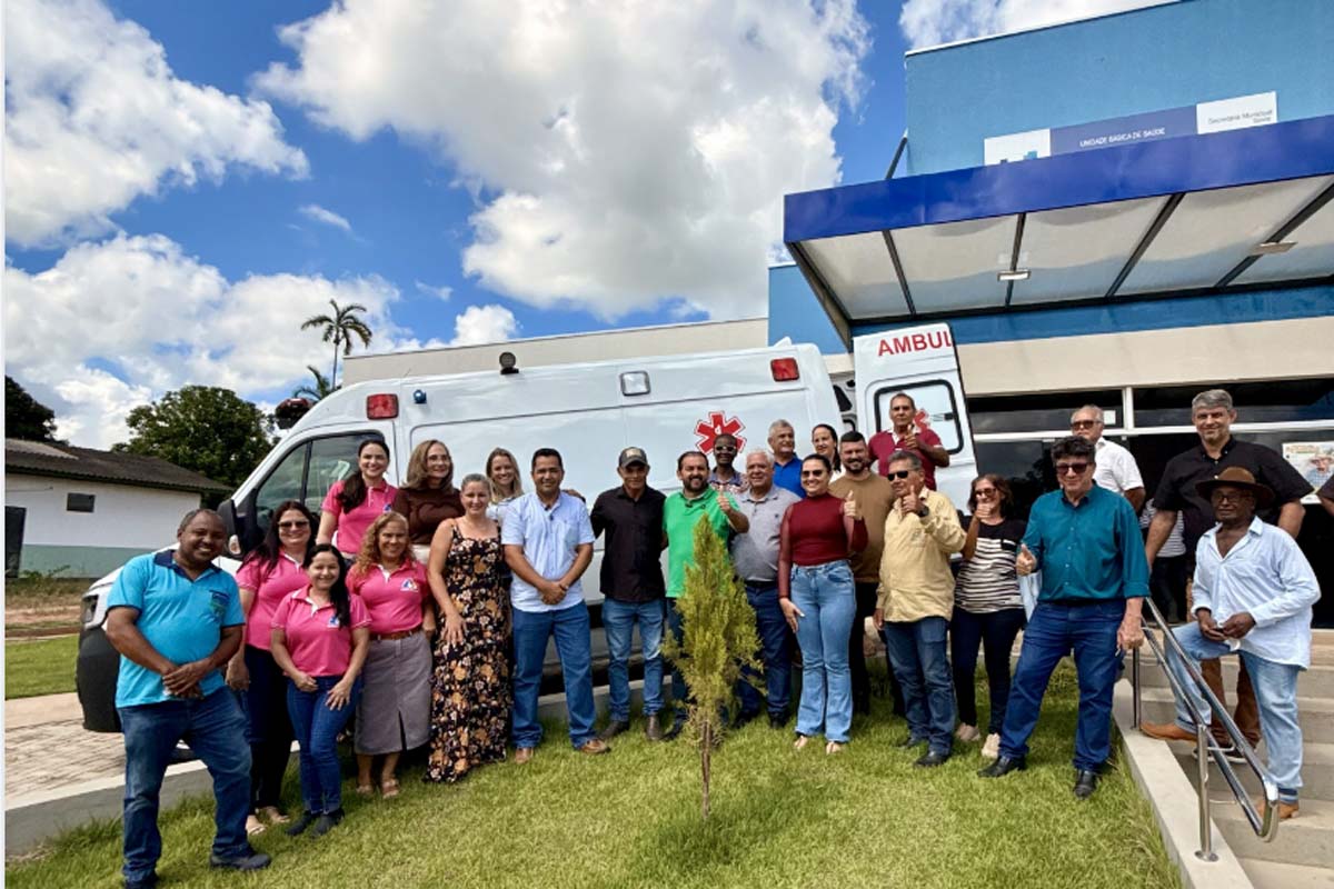 Deputado Laerte Gomes viabiliza entrega de ambulância para distrito de Estrela de Rondônia