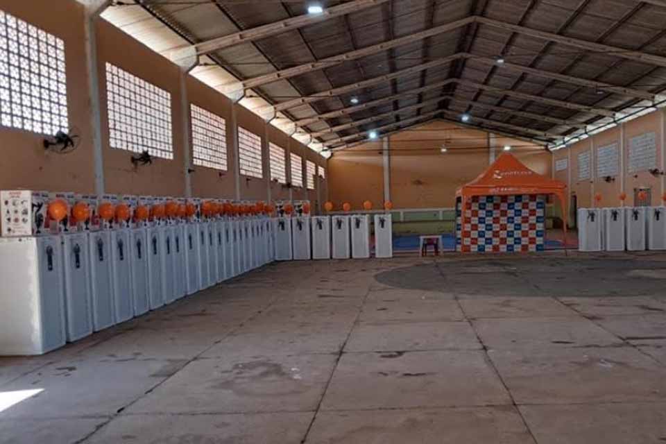 60 famílias são beneficiadas com a troca de geladeiras e ventiladores por equipamentos novos e mais econômicos