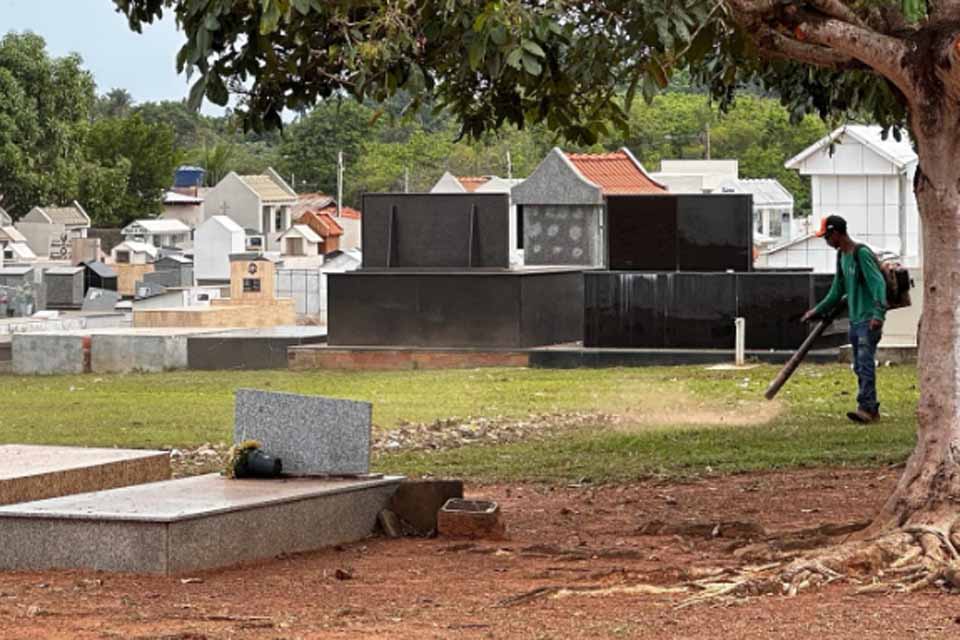 Cemitérios recebem serviços de limpeza e manutenção em preparação para o Dia de Finados