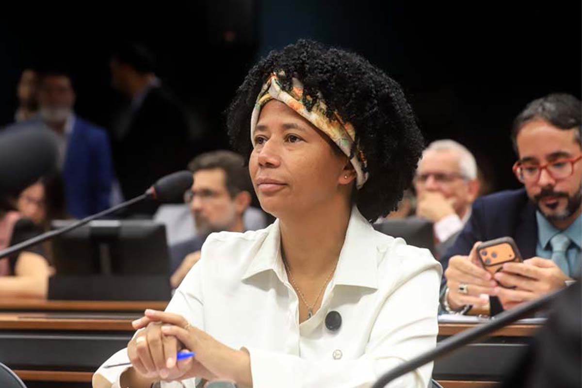 Deputada Sílvia Cristina celebra aposentadoria especial de agentes de saúde 